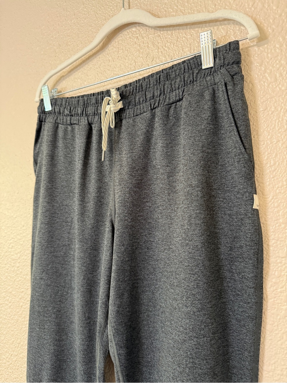 NWOT Vuori Performance Jogger Charcoal Heather Athleisure Casual Everyday M - Picture 3 of 6